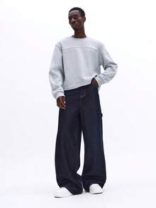 SUMWON 男士浅灰色圆领卫衣，胸前饰有白色小字 Logo，长袖休闲套头衫，秋冬季舒适百搭纯色款 - 淺灰色 - 查看 3