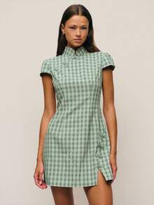 Nöista 复古新中国风春假连衣裙，采用旗袍廓形，立领，斜领，配以亮丽的手工纽扣。修身剪裁和高开衩设计，打造优雅迷人的造型。 - 淺綠色 - 查看 3