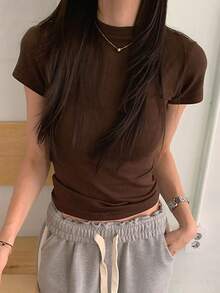 DAZY Dam höst/vinter rund halsad t-shirt med enkel linjedesign, figurnära och avslappnad passform - Brun - Visa 4