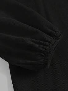 SHEIN 少女灯芯绒拼接蕾丝彼得潘领长袖连衣裙，修身休闲A字连衣裙，秋冬新品，适合年轻女孩日常穿着、上学、秋冬季，可搭配白衬衫，适合返校季、学院风、圣诞节、女孩冬装、圣诞服装、派对服装、日常上学穿着、生日服装、公主服装、母女/姐妹亲子装、万圣节。黑色连衣裙。 - 黑色 - 查看 4