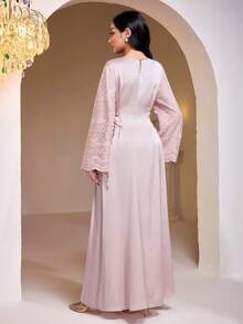 Al Najma Đầm nữ cổ vuông thêu hoa tay loe buộc eo kiểu Ả Rập thanh lịch - Hồng - Xem 6
