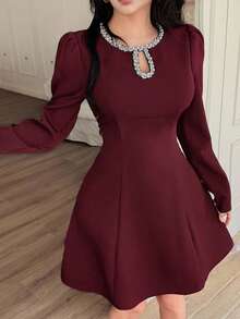 Feyla Elegant Rhinestone Decor Waist Cutout Neck Slim A-Line Short Dress, Suitable For Parties - Burgundy - View 2