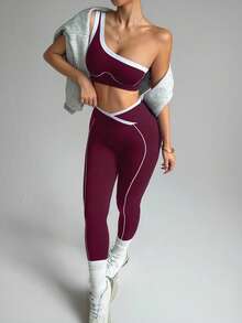 Dewbera 一套包含一件无缝单肩交叉腰带上衣和一条七分柔软修身长裤，女士运动瑜伽跑步健身服套装 - 中紫紅色 - 查看 5