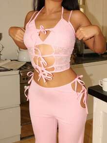 SHEIN Ensemble de pyjama 2 pièces femme, top camisole à couches de dentelle de couleur unie avec nœud papillon en dentelle, pantalon à taille nouée, confortable - Rose bonbon - Voir 2