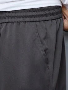 Manfinity Homme Quần ống rộng cạp chun có dây rút, chữ vá, túi bo gấu, thời trang dạo phố cho nam - Màu xám đen - Xem 3