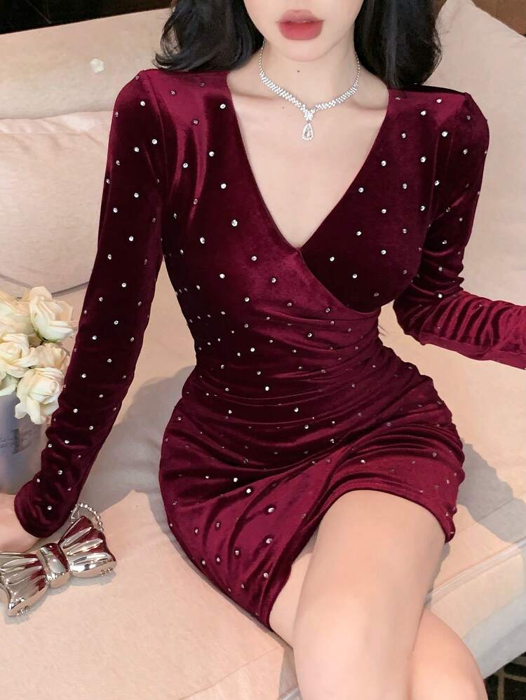 Women's Solid Color V-Neck Long Sleeve Rhinestone Pleated Fashionable Mini Dress Prom Dress Valentine's Day