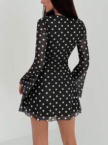 Aloruh 女士复古波点网纱印花性感深V领长喇叭袖迷你连衣裙，适合约会、外出、日常穿着、派对、舞会和教师着装 - 黑色 - 查看 2