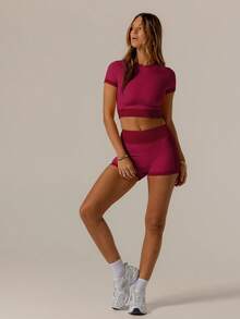 Aralina Freizeit- und Sportbekleidungs-Set mit Kontrastfarben, süßes Sommer-Top und Fahrrad-Shorts Kombi, perfekt für Sommerurlaubs-Outfits oder Flughafen-Outfit für Frauen - Rosenrot - Übersicht 4