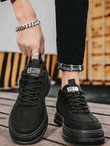 ISPORTE Zapatillas casuales de plataforma de moda para hombres, zapatillas con cordones y punta redonda, zapatos de trabajo antideslizantes con estampado de letras de caña baja, zapatillas multifuncionales, adecuadas para el trabajo, el uso diario, los viajes y las obras de construcción. - Negro - Ver 2