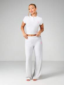 Missguided x Playboy Conjunto de pijama de dos piezas con top henley de manga corta acanalado y pantalón de pierna ancha, un conjunto de ropa de descanso cómoda - Gris Claro - Ver 1