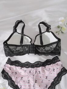 两件套加大码文胸套装，钢圈设计，撞色条纹蝴蝶结装饰，支撑力强，可爱又时尚。