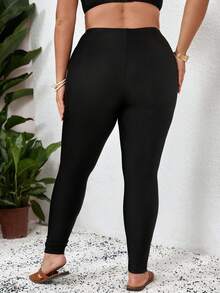 SHEIN CURVE+ Summer Beach Plus-Size Solid Slim Swim Trunks, Surfing Shorts, Extra-Large Black Swim Trunks, Suitable For Seaside Vacations - Black - View 2