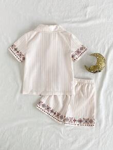 SHEIN Vintaside Kids 男婴几何图案拼接领短袖衬衫和短裤套装 - 白色 - 查看 2