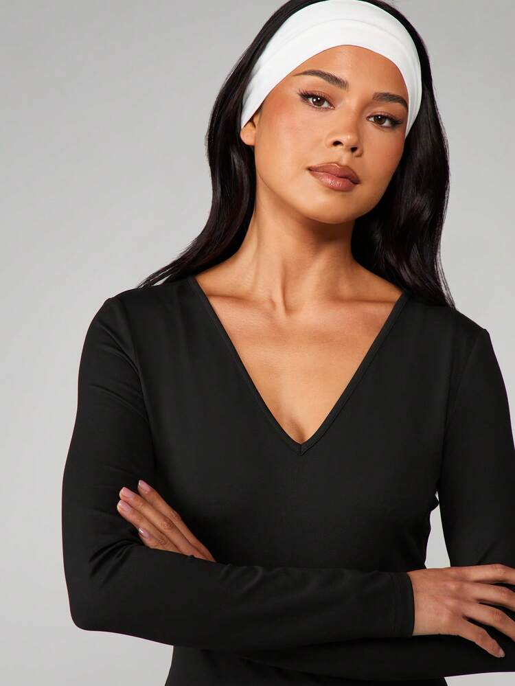 MISSGUIDED Fitted V Neck Long Sleeve Top With Ribbed Texture For Casual Everyday Wear And Layering Essentials