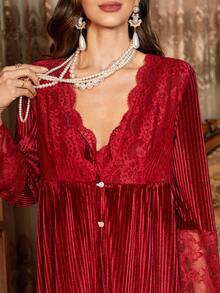 PalaceNights Conjunto de bata y camiseta de dormir de terciopelo acanalado con ribete de encaje de lujo "Palace Nights" para mujeres - Burdeos - Ver 6