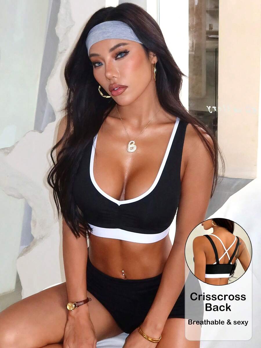 Dewbera Women's Seamless Contrast Trim Sports Bra - Black and White - View 1