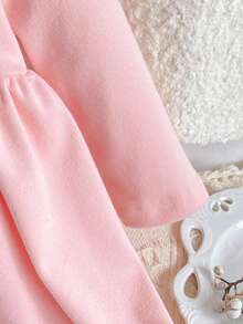 女婴柔软舒适的抓绒长裙，肩部饰有精致蝴蝶结，可爱公主风 - 粉色 - 查看 5