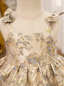 This Elegant Floral Sleeveless Textured Dress For Baby Girls Features A Gold Bow And Is Both Luxurious And Adorable. The Dress Boasts A Sophisticated And Ladylike Three-Dimensional Texture, And Is Made Of Brocade Fabric, Exuding Refinement And Elegance. - Multicolor - View 6