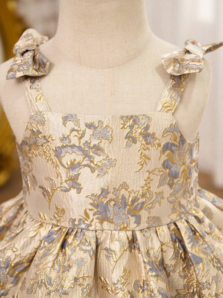 This Elegant Floral Sleeveless Textured Dress For Baby Girls Features A Gold Bow And Is Both Luxurious And Adorable. The Dress Boasts A Sophisticated And Ladylike Three-Dimensional Texture, And Is Made Of Brocade Fabric, Exuding Refinement And Elegance. - Multicolor - View 6