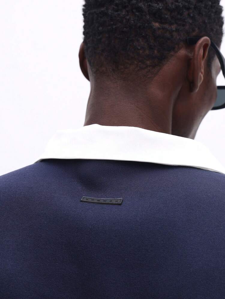 화이트 콘트라스트 칼라가 있는 네이비 폴로 스웨트셔츠