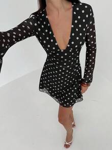 Aloruh 女士复古波点网纱印花性感深V领长喇叭袖迷你连衣裙，适合约会、外出、日常穿着、派对、舞会和教师着装 - 黑色 - 查看 4