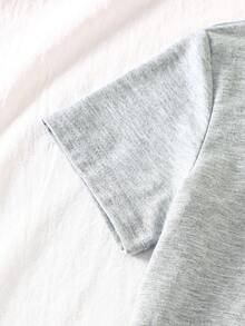 男童睡衣套装 - 两件套，夏季短袖亨利领上衣，圆领，纽扣门襟，蓝灰色水牛格纹长裤，松紧腰带，束口裤脚，轻薄休闲睡衣，幼儿儿童睡衣，2026假日必备 - 灰色 - 查看 3