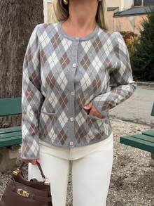 Jeta Ari Áo khoác cardigan dệt kim họa tiết kim cương nhiều màu kẻ caro chéo cho nữ, thời trang đô thị thường ngày, dáng rộng, tay dài, thoải mái khi mặc khi đi làm/đi chơi, thanh lịch kín đáo, phù hợp khi đi làm, đi sự kiện xã hội, đi nghỉ, tiệc tùng Áo khoác cardigan nữ cho mọi mùa Áo khoác cardigan nhẹ cho nữ Áo khoác cardigan họa tiết kim cương Áo khoác cardigan họa tiết kim cương Quần áo mùa thu Quần áo nữ mùa thu Áo len Áo khoác cardigan mỏng Áo khoác cardigan nữ Áo khoác cardigan kim cương Áo khoác cardigan kẻ caro, phong cách cơ bản kín đáo và bền, phù hợp với mọi đối tượng và - Nhiều màu - Xem 3