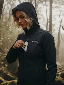 In My Nature 女式字母印花拉链连帽防风防水户外运动夹克 - 黑色 - 查看 2
