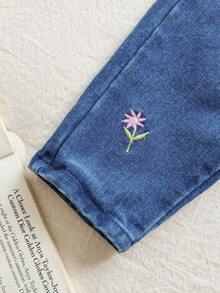 SHEIN Vintaside Kids Baby Girl Floral Embroidered Tapered Jeans, Autumn/Winter 2025 - Blue - View 6