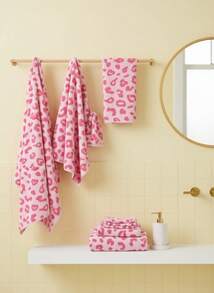 Joivida 1pc Pink Towel With Jacquard Letter & Heart Pattern, Polyester Rectangular 70*140cm Or Kitchen/Face/Hand Towel 34*75cm Or 34*34cm Small Towel, Suitable For Men, Women, Couples, Family, All Seasons, Quick Drying, Absorbent, Soft, For Bathroom, Hotel, Gym, Holiday Gifts, Parties, Beach, Outdoor, Travel