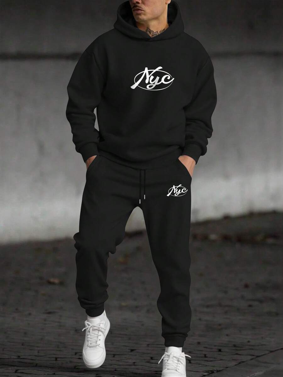 Manfinity Homme Bộ 2 quần nỉ và áo nỉ in chữ khẩu hiệu thành phố New York dành cho nam, quần áo mùa đông nam, quần áo mùa thu nam - màu đen - Xem 1
