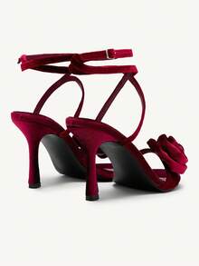 CUCCOO CHICEST 勃艮第玫瑰花朵缀饰尖头细高跟凉鞋，优雅女士性感浪漫踝带天鹅绒礼服凉鞋，适合派对、约会、T 台、正式场合、情人节 - 酒紅色 - 查看 4