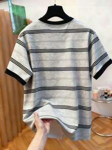 Manfinity Dauomo 男士圆领条纹印花T恤，黑色马匹刺绣，舒适休闲T恤 - 彩色 - 查看 2