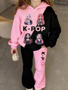两件套少女休闲韩流卡通图案长袖连帽卫衣搭配修身喇叭裤，保暖舒适，适合秋冬季日常穿着、运动、街头风、校园风等场合。
