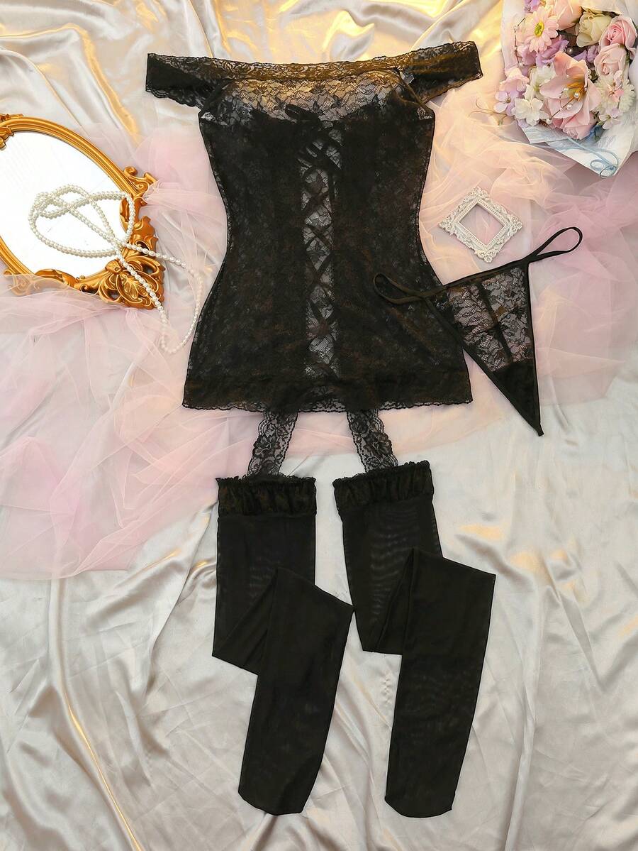 DelicateAllure Lencería de talla grande - Allure sexy, tirantes cruzados, hombros descubiertos, diseño patchwork de encaje - Negro - Ver 1