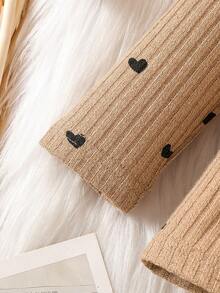 SHEIN 新生儿秋季/春季棕色柔软心形全印花黑色蝴蝶结针织泡泡袖套头衫搭配黑色蝴蝶结紧身裤两件套，适合外出、休闲、运动、圣诞派对 - 咖啡棕 - 查看 4