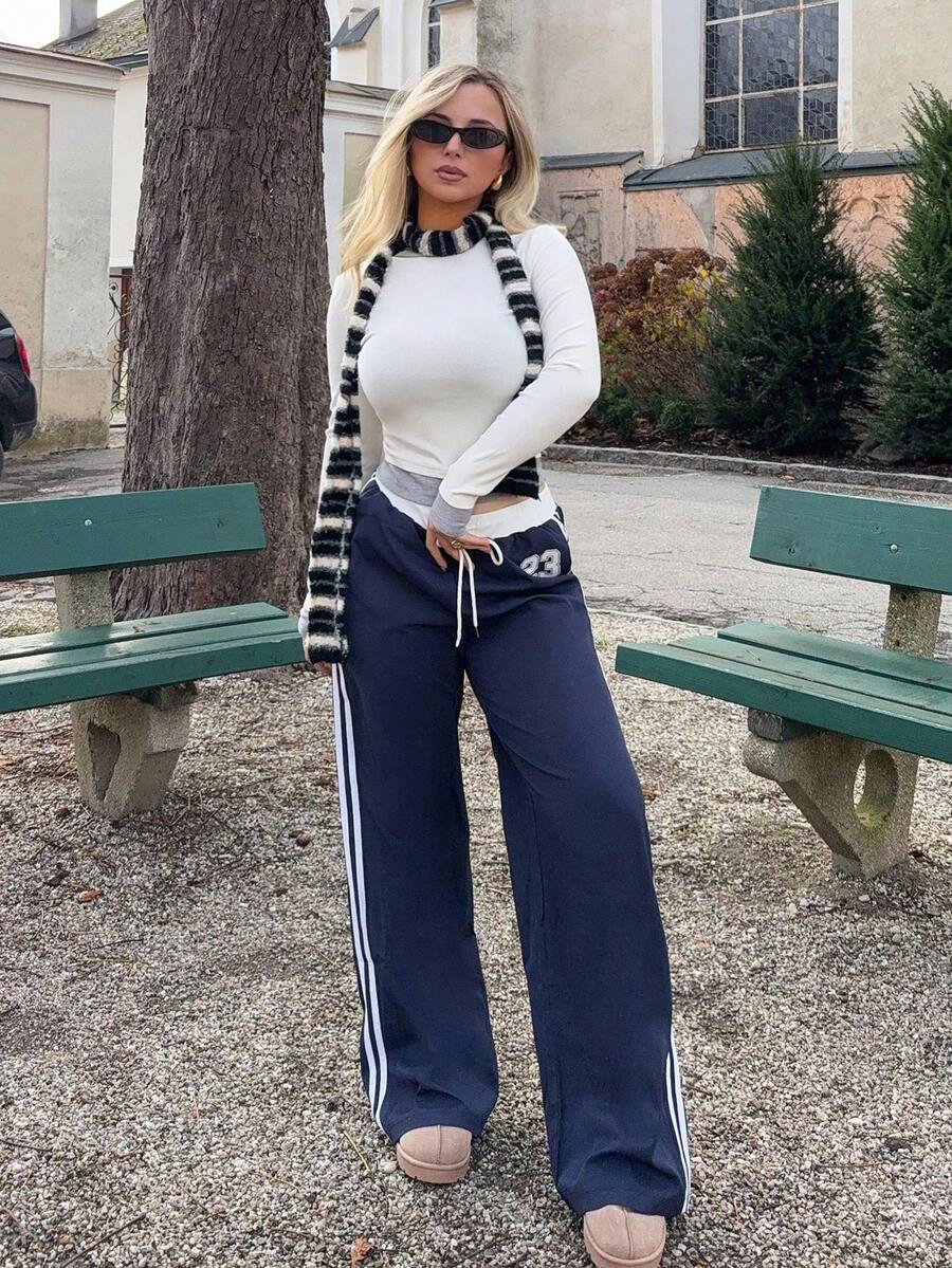 Jeta Ari Pantalon droit à taille basse pour femmes, imprimé numérique contrasté rayé, style sportif automnal. Idéal pour la rentrée, le style de rue, le look Y2K chic automnal - Bleu marine - Voir 1