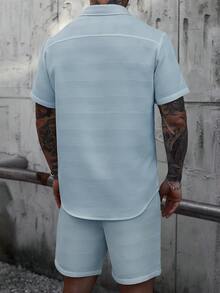 Manfinity Homme Bộ áo sơ mi và quần short trơn cho nam, trang phục thường ngày đơn giản cho chồng khi đi nghỉ mát, bộ hai mảnh thoải mái cho nam giới, trang phục nghỉ dưỡng cho nam, bộ hai mảnh mùa hè cho nam, bộ đồ màu xanh nhạt cho nam, bộ áo sơ mi nam. - Màu xanh nhạt - Xem 2