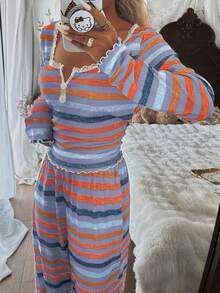 SHEIN 女士休闲彩色条纹印花蕾丝边方领纽扣前襟长袖睡衣套装 - 彩色 - 查看 3