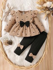 SHEIN 新生儿秋季/春季棕色柔软心形全印花黑色蝴蝶结针织泡泡袖套头衫搭配黑色蝴蝶结紧身裤两件套，适合外出、休闲、运动、圣诞派对 - 咖啡棕 - 查看 5