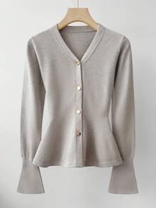 GlowEve V领金属纽扣腰部荷叶边下摆加长袖女式开衫 - 淺灰色 - 查看 6