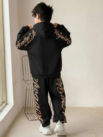 2pcs Tween Boy Casual Street Style Letter Graphic Hoodie And Black Pants Set, Suitable For Autumn/Winter Leisure, Outdoor, School, Party Flash Burgundy Boho Goth Y2k Streetwear Rave Vacation Holiday Party Festival Fall Winter Winter Clothes Retro Vintage Casual Cozy