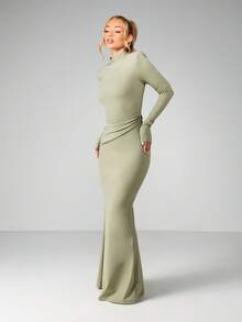 MISSGUIDED 鼠尾草绿长袖高领修身连衣裙，带垫肩和褶皱臀部拼接细节 - 灰綠 - 查看 4