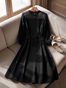 SHEIN Tall CURVE Vestido Plissado Preto Elegante de Plus Size, Vestido Midi Transparente de Manga Longa, Vestido Preto Feminino Plissado Midi - Preto - Visão 2