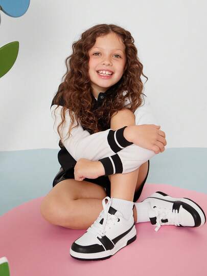 Mini mi #QuietLuxry Zapatillas deportivas con puntera redonda, suela acolchada y estilo retro para niños en blanco/negro - Deportivas, duraderas y con aire de marca importante.