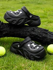 Sandalias para Mujer de EVA de Alta Calidad - Talón de 6 cm Ligero y Suave con Efecto Alargador, Antideslizantes y de Secado Rápido - Zapatos de mujer con diseño calado, decoración con lentejuelas DIY, estilo punk con suela gruesa y diseño calado, zapatos cómodos para el jardín,Zuecos de plataforma para mujer con elegantes accesorios metálicos, sandalias de plataforma estilo punk, fabricadas en material EVA cómodo y transpirable, adecuadas para paseos diarios y también para jardinería,Ultra Cómodas Sin Ruido, Resistentes al Olor y a la Suciedad, Fáciles de Limpiar, Diseño Minimalista Moda Aptas para Interior, Exterior, Playa y Uso Diario Prolongado. - Negro - Ver 8