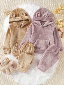 Conjunto de 4 peças para meninas, composto por blusas de manga comprida com capuz e calças compridas a condizer, perfeitas para o outono e inverno. Com construção sem costuras e tecido polar macio, é essencial para usar em casa durante o inverno e também uma opção criativa de presente para as festas.