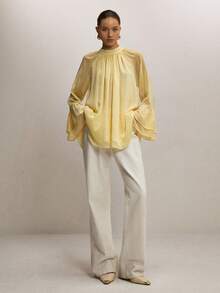 ATUI Studio Blusa elegante holgada de unicolor con cuello alto, mangas largas acampanadas y plisadas - Amarillo - Ver 2