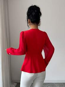 SHEIN Elenzya Elegante rote Damenbluse mit taillierter Silhouette, tiefem V-Ausschnitt, Chiffon-Patchwork, langen Ärmeln, Bindegürtel vorne und Blumenmuster – perfekt für Frühling und Herbst.