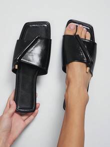 SHUZIA 女士仿皮蓬松交叉鞋面拖鞋 - 黑色 - 查看 6